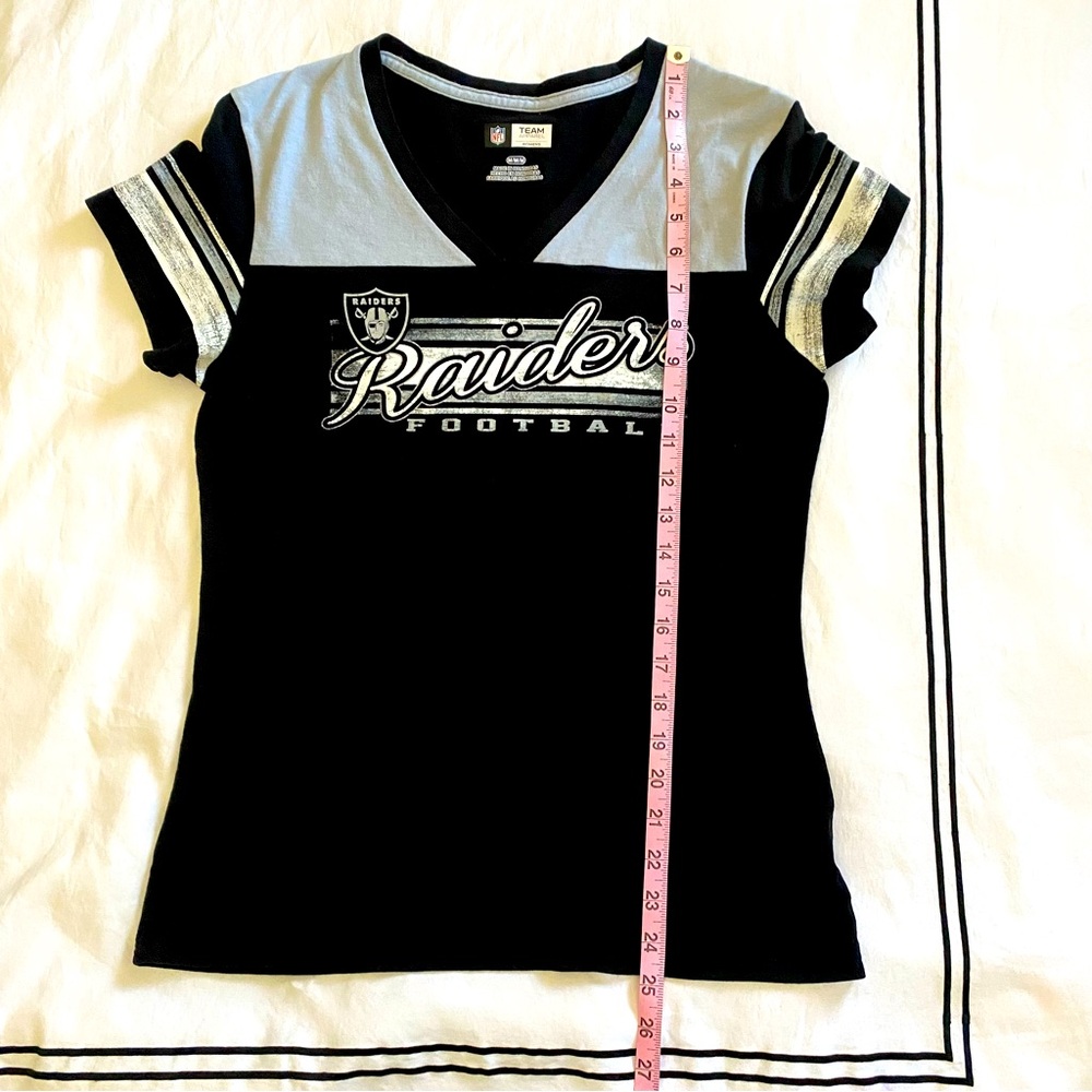 NFL Las Vegas Raiders T-Shirt Women’s Medium Black Gray V-neck Team Apparel - Picture 5 of 6